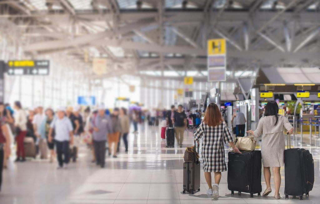 How to navigate airports and terminals